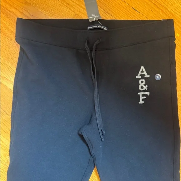 NWT Abercrombie & Fitch Black Joggers with Logo - Picture 2 of 7